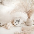 Biały kubek porcelanowy 300 ml - Złote serce i napis cześć miśku dla chłopaka na walentynki Zbliżenie na złote zdobienie serca na białym kubku porcelanowym Cześć miśku Nadzwyczajnie.pl