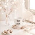 Biały kubek porcelanowy 300 ml - zabawny napis nie chce mi się dla miłośnika humoru na urodziny Kubek porcelanowy ze złotym zdobieniem Nie chce mi sie Nadzwyczajnie.pl — widok z boku na białym tle