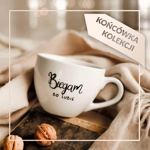 Biały kubek porcelanowy Nadzwyczajnie.pl ze złotym zdobieniem i napisem Biegam bo lubię | końcówka kolekcji — 500 ml