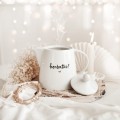 Biały dzbanek porcelanowy 1 litra - motyw złotego serca z napisem herbatki dla miłośnika herbaty na urodziny Zbliżenie na złote zdobienie serca na białym produkcie porcelanowym Dzbanek 1 litr - Herbatki Nadzwyczajnie.pl