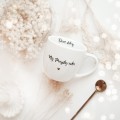 Biały kubek porcelanowy 300 ml - motyw złotego serca i napisu dzień dobry mój przystojniaku dla partnera na walentynki Biały kubek porcelanowy Nadzwyczajnie.pl ze złotym sercem i napisem Dzień dobry Mój przystojniaku — 300 ml