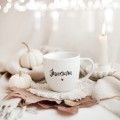 Kubek 300 ml - Jesieniara ZŁOTE SERCE Biały kubek porcelanowy Nadzwyczajnie.pl ze złotym sercem i napisem Jesieniara — 300 ml