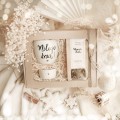 Box prezentowy miłego dnia Biały produkt porcelanowy Nadzwyczajnie.pl ze złotym zdobieniem i napisem Box prezentowy miłego dnia