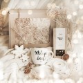 Box prezentowy miłego dnia Produkt porcelanowy ze złotym zdobieniem Box prezentowy miłego dnia Nadzwyczajnie.pl — widok z boku na białym tle