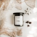 Herbata czarna 80g - zimowa opowieść Zbliżenie na złote zdobienie na białym produkcie porcelanowym Herbata czarna 80g - zimowa opowieść Nadzwyczajnie.pl