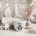 Kubek litrowy - Let it snow Zbliżenie na złote zdobienie na białym kubku porcelanowym Kubek litrowy - Let it snow Nadzwyczajnie.pl