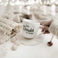Biały kubek porcelanowy 300 ml - napis Taki Dziadek to skarb dla dziadka na Dzień Dziadka Kubek porcelanowy ze złotym zdobieniem Taki Dziadek to skarb Nadzwyczajnie.pl — widok z boku na białym tle