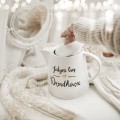 Biały dzbanek porcelanowy 1 litr - napis Jedyni tacy dziadkowie ze złotym sercem dla dziadków na Dzień Babci i Dziadka Produkt porcelanowy ze złotym sercem Dzbanek 1 litr - Jedyni tacy dziadkowie Nadzwyczajnie.pl — widok z boku na białym tle