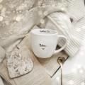 Biały Kubek Porcelanowy 300 ml - Napis Kocham Cię Babciu dla Babci na Dzień Babci Biały kubek porcelanowy Nadzwyczajnie.pl ze złotym zdobieniem i napisem Biały Kubek Porcelanowy 300 ml - Napis Kocham Cię