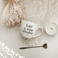 Kubek 300 ml - Kubek do dialogu małżeńskiego ZŁOTE SERCE Zbliżenie na złote zdobienie serca na białym kubku porcelanowym Kubek do dialogu małżeńskiego Nadzwyczajnie.pl
