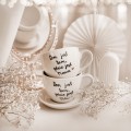 Zestaw 2 białych filiżanek porcelanowych ze spodkami 500 ml - napis dom jest tam gdzie jest tata dom jest tam gdzie jest mama ze złotym sercem dla rodziców na rocznicę ślubu Zbliżenie na złote zdobienie serca na białym filiżance porcelanowej filiżanek 500 ml ze spodkami - Dom jest tam, gdzie