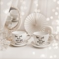 Zestaw 2 białych filiżanek porcelanowych ze spodkami 500 ml - napis dom jest tam gdzie jest tata dom jest tam gdzie jest mama ze złotym sercem dla rodziców na rocznicę ślubu Biały filiżanka porcelanowa Nadzwyczajnie.pl ze złotym sercem i napisem filiżanek 500 ml ze spodkami - Dom jest tam,
