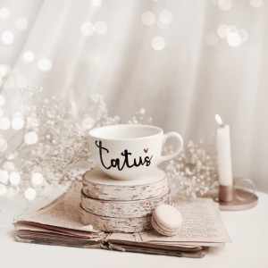 Biała filiżanka porcelanowa 250 ml ze spodkiem - motyw złotego serca z napisem Tatuś dla taty na Dzień Ojca