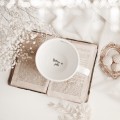 Biały Kubek Porcelanowy 500 ml - Napis Mamo na Dnie i Złote Serce dla Mamy na Dzień Matki Personalizowany kubek porcelanowy ze złotym sercem jako idealny prezent — porcelana premium Nadzwyczajnie.pl