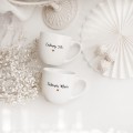 Zestaw 2 białych kubków porcelanowych 300 ml - motyw złotego serca dla rodziców na święta Eleganckie opakowanie prezentowe zestawu porcelanowego ze złotym sercem Nadzwyczajnie.pl — kubków 300 ml - Cudowna Mama,