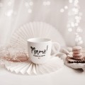 Biały kubek porcelanowy 300 ml - Złote serce i napis mamo dobrze, że jesteś dla mamy na dzień matki Eleganckie opakowanie prezentowe kubka porcelanowego ze złotym sercem Nadzwyczajnie.pl — Mamo dobrze, że jesteś