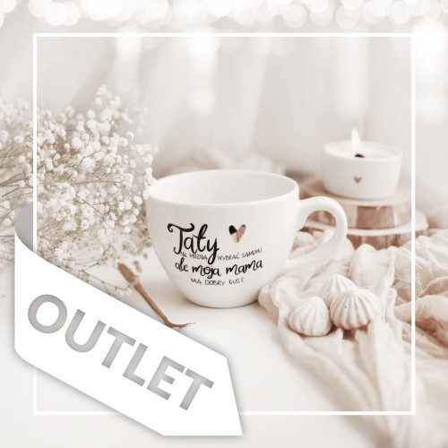 Biały kubek porcelanowy Nadzwyczajnie.pl ze złotym sercem i napisem Taty nie można wybrać samemu, ale moja mama ma dobry