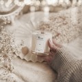 Świeca sojowa w szklance 180 ml - napis Mamo jesteś wyjątkowa o zapachu róży dla mamy na Dzień Matki Biały świeca sojowa ze złotym zdobieniem Nadzwyczajnie.pl sojowa w szklance 180 ml - Mamo Jesteś wyjątkowa - Róża —