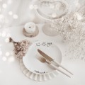 Biały talerz porcelanowy deserowo-śniadaniowy z personalizacją 20 cm - motyw trzech małych kotków z nadrukiem imienia dla miłośnika kotów na każdą okazję Talerz porcelanowy ze złotym zdobieniem deserowo-śniadaniowy 20 cm - Trzy małe kotki + Imię Nadzwyczajnie.pl — widok z