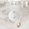 Miska - Trzy małe kotki ZŁOTE SERCE Zbliżenie na złote zdobienie serca na białym produkcie porcelanowym Miska - Trzy małe kotki Nadzwyczajnie.pl
