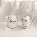 Zestaw białego dzbanka porcelanowego 1 litra i 2 białych kubków porcelanowych z personalizacją 500 ml - motyw pary z nazwiskiem dla małżeństwa na każdą okazję Biały zestaw porcelanowy Nadzwyczajnie.pl ze złotym sercem i napisem Dzbanek 1 litr - Państwo, kubki 500 ml x2 Pan Pani z