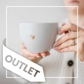 Kubek 500 ml - ZŁOTE SERCE + Zostaniesz moją chrzestną? NAPIS NA DNIE OUTLET Kubek porcelanowy ze złotym sercem + Zostaniesz moją chrzestną? NAPIS NA DNIE OUTLET Nadzwyczajnie.pl — widok z boku na