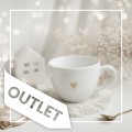 Kubek 500 ml - ZŁOTE SERCE + Zostaniesz Babcią! NAPIS NA DNIE OUTLET Kubek porcelanowy ze złotym sercem + Zostaniesz Babcią! NAPIS NA DNIE OUTLET Nadzwyczajnie.pl — widok z boku na białym tle