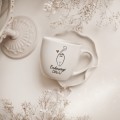 Biały kubek porcelanowy 300 ml - grafika kotka i napis cudownego dnia dla miłośniczki kotów na urodziny Biały kubek porcelanowy Nadzwyczajnie.pl ze złotym zdobieniem i napisem Cudownego dnia KOTEK — 300 ml