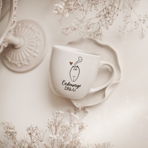 Biały kubek porcelanowy 300 ml - grafika kotka i napis cudownego dnia dla miłośniczki kotów na urodziny