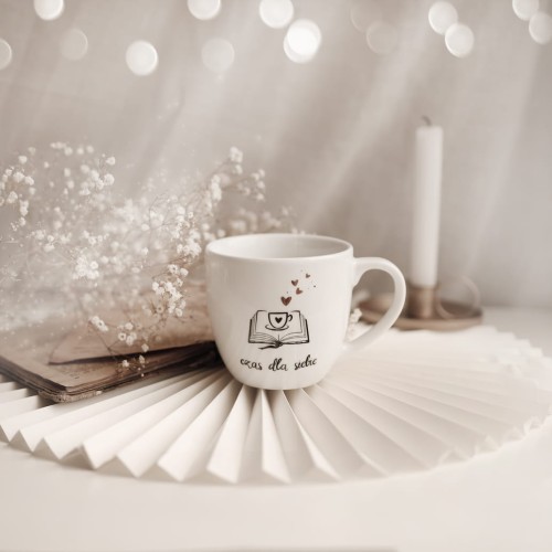 Biały kubek porcelanowy 300 ml - motyw złotych serc z napisem czas dla siebie dla niej na urodziny