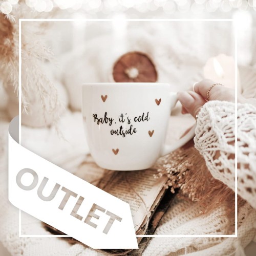 Biały kubek porcelanowy Nadzwyczajnie.pl ze złotym zdobieniem i napisem ZŁOTE SERCA - Baby it's cold outside OUTLET — 300 ml