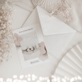 Bon podarunkowy - 400 zł Zbliżenie na złote zdobienie na białym produkcie porcelanowym Bon podarunkowy - 400 zł Nadzwyczajnie.pl