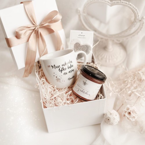 Biały box prezentowy porcelanowy dla babci lub dziadka na Dzień Babci i Dziadka