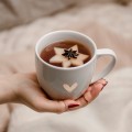 Biały Kubek Porcelanowy 300 ml - Motyw Złotego Serduszka dla Ukochanej Osoby na Walentynki Biały kubek porcelanowy Nadzwyczajnie.pl ze złotym zdobieniem i napisem Biały Kubek Porcelanowy 300 ml - Motyw Złotego