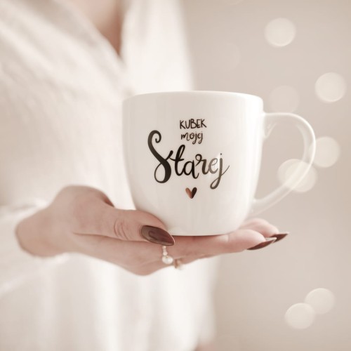 Biały kubek porcelanowy Nadzwyczajnie.pl ze złotym sercem i napisem Kubek mojej Starej — 300 ml