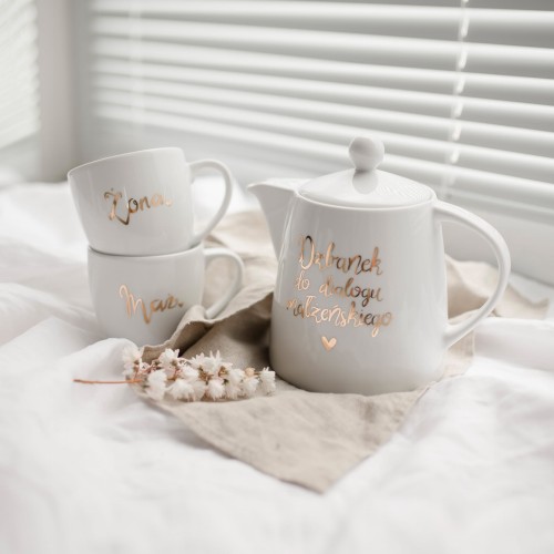 Zestaw - Dzbanek do dialogu 1 litr, 2 kubki 300 ml żona mąż ZŁOTY NAPIS