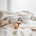 Zestaw 2 białych kubków porcelanowych 300 ml - motyw złotego serca dla rodziców na święta Biały zestaw porcelanowy Nadzwyczajnie.pl ze złotym sercem i napisem kubków 300 ml - Cudowna Mama, Cudowny Tata — 300 ml