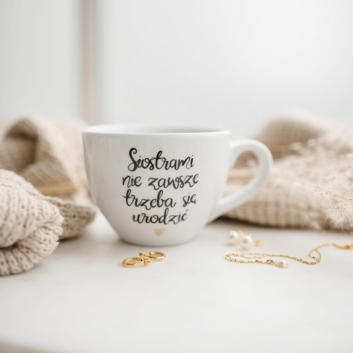Biały kubek porcelanowy 500 ml - złote serce i napis siostrami nie zawsze trzeba się urodzić na urodziny dla przyjaciółki