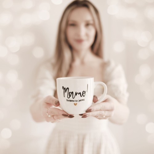 Biały kubek porcelanowy 300 ml - Złote serce i napis mamo dobrze, że jesteś dla mamy na dzień matki