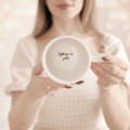 Biały Kubek Porcelanowy 300 ml - Napis Mamo na Dnie i Złote Serce dla Mamy na Dzień Matki Kubek porcelanowy ze złotym sercem Biały Kubek Porcelanowy 300 ml - Napis Mamo na Dnie i dla Mamy na Dzień Matki