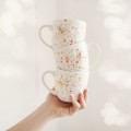 Kubek 300 ml - Nakrapiany różem i złotem  Kubek porcelanowy ze złotym zdobieniem Nakrapiany różem i złotem Nadzwyczajnie.pl — widok z boku na białym tle