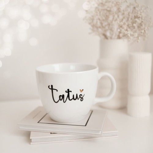 Biały kubek porcelanowy Nadzwyczajnie.pl ze złotym sercem i napisem Kubek 1 litr - Tatuś