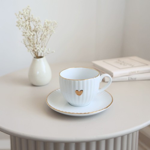 Biały filiżanka porcelanowa Nadzwyczajnie.pl ze złotym sercem i napisem Ryflowana ze spodkiem — 200 ml