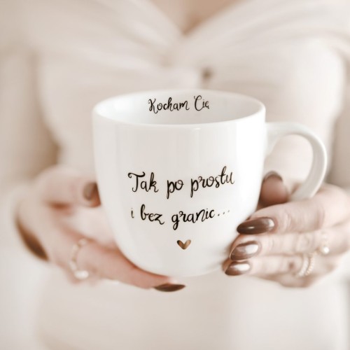 Biały kubek porcelanowy Nadzwyczajnie.pl ze złotym sercem i napisem Kocham Cię Tak po prostu i bez granic... — 300 ml