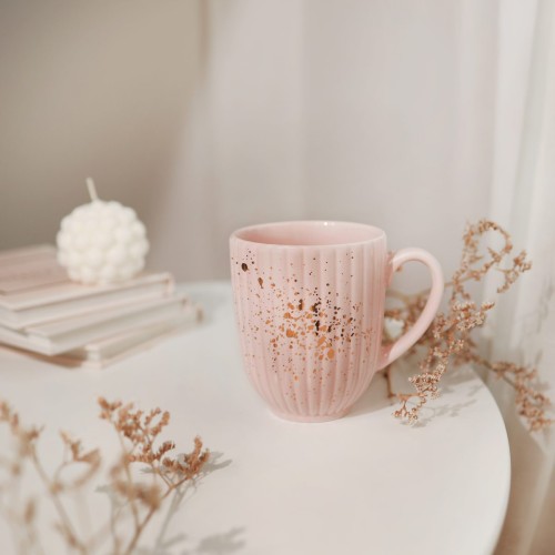 Biały kubek porcelanowy Nadzwyczajnie.pl ze złotym zdobieniem i napisem Ryflowany różowy Nakrapiany złotem — 300 ml