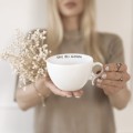 Personalizowany zestaw imbryk i filiżanka 280 ml ze spodkiem Eleganckie opakowanie prezentowe filiżanki porcelanowej ze złotym zdobieniem Nadzwyczajnie.pl — Personalizowany imbryk i