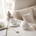 Zestaw imbryk i filiżanka 280 ml ze spodkiem ZŁOTE SERCE Filiżanka porcelanowa ze złotym sercem imbryk i ze spodkiem Nadzwyczajnie.pl — widok z boku na białym tle