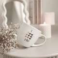 Biały Kubek Porcelanowy 300 ml - Napis I Love You ze Złotymi Sercami dla Zakochanych na Walentynki Biały kubek porcelanowy Nadzwyczajnie.pl ze złotym zdobieniem i napisem Biały Kubek Porcelanowy 300 ml - Napis I Love You