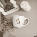 Biały Kubek Porcelanowy 300 ml - Napis I Love You ze Złotymi Sercami dla Zakochanych na Walentynki Zbliżenie na złote zdobienie na białym kubku porcelanowym Biały Kubek Porcelanowy 300 ml - Napis I Love You ze Złotymi