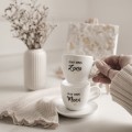 Biała Filiżanka Porcelanowa Espresso ze Spodkiem 100 ml - Napis Dzień Dobry Żono ze Złotym Sercem dla Żony na Rocznicę Ślubu Zbliżenie na złote zdobienie serca na białym filiżance porcelanowej Biała Filiżanka Porcelanowa Espresso ze Spodkiem 100